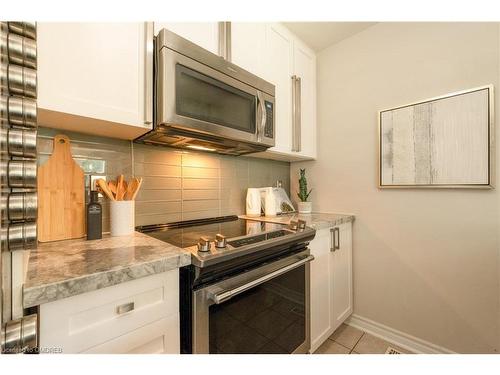 3396 Snowball Road, Mississauga, ON - Indoor Photo Showing Kitchen