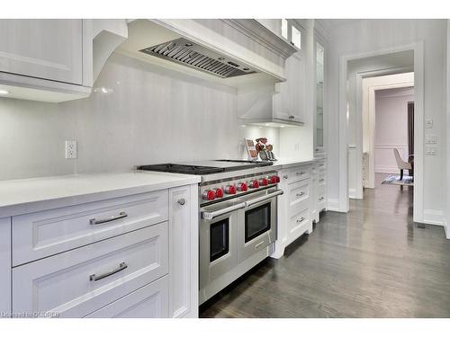 1389 Weaver Avenue, Oakville, ON - Indoor Photo Showing Kitchen With Upgraded Kitchen