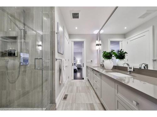 1389 Weaver Avenue, Oakville, ON - Indoor Photo Showing Bathroom