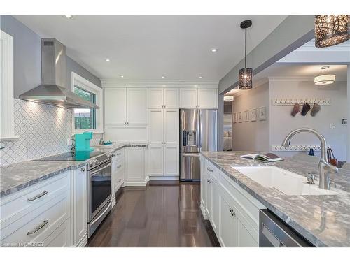 421 Seaton Drive, Oakville, ON - Indoor Photo Showing Kitchen With Upgraded Kitchen