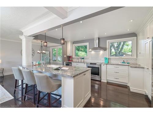 421 Seaton Drive, Oakville, ON - Indoor Photo Showing Kitchen With Upgraded Kitchen