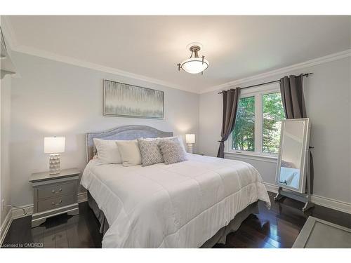 421 Seaton Drive, Oakville, ON - Indoor Photo Showing Bedroom