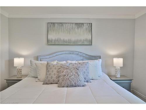 421 Seaton Drive, Oakville, ON - Indoor Photo Showing Bedroom