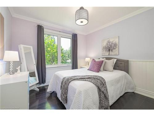 421 Seaton Drive, Oakville, ON - Indoor Photo Showing Bedroom