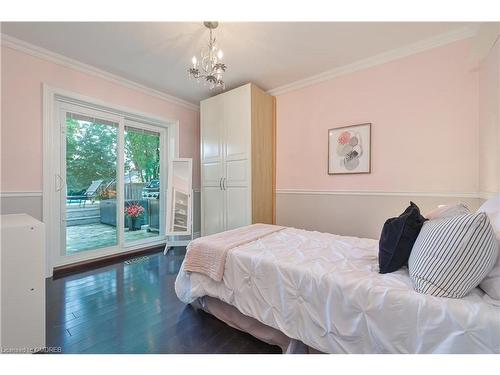 421 Seaton Drive, Oakville, ON - Indoor Photo Showing Bedroom