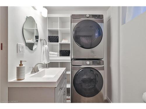 421 Seaton Drive, Oakville, ON - Indoor Photo Showing Laundry Room