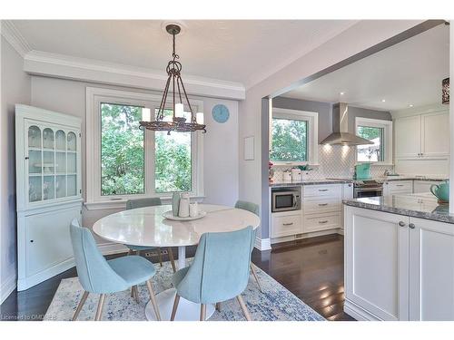 421 Seaton Drive, Oakville, ON - Indoor Photo Showing Dining Room