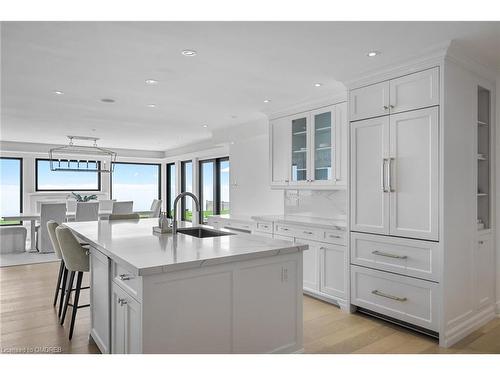 3 Ennisclare Drive E, Oakville, ON - Indoor Photo Showing Kitchen