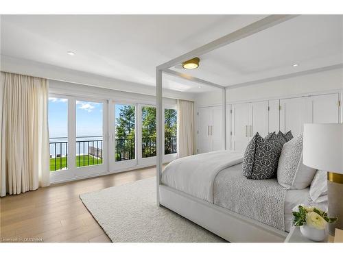 3 Ennisclare Drive E, Oakville, ON - Indoor Photo Showing Bedroom