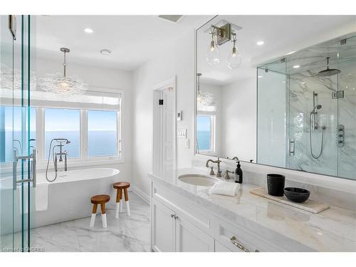 3 Ennisclare Drive E, Oakville, ON - Indoor Photo Showing Bathroom