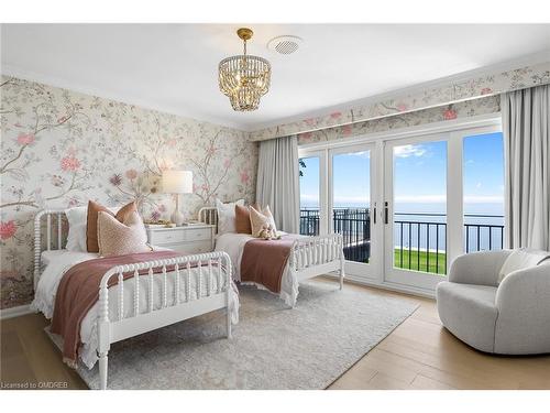 3 Ennisclare Drive E, Oakville, ON - Indoor Photo Showing Bedroom