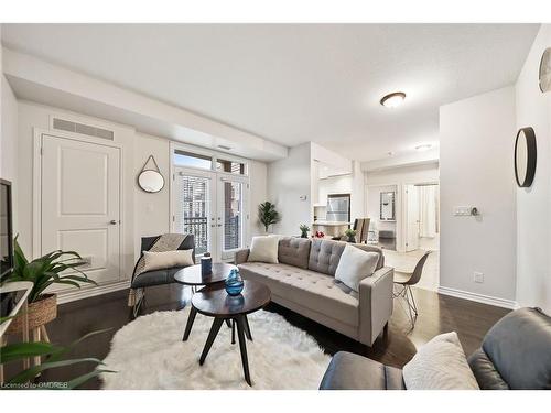 420-5327 Upper Middle Road, Burlington, ON - Indoor Photo Showing Living Room