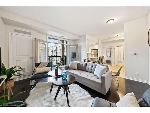 420-5327 Upper Middle Road, Burlington, ON - Indoor Photo Showing Living Room