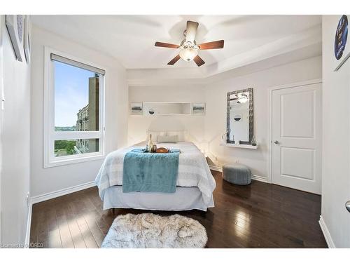 420-5327 Upper Middle Road, Burlington, ON - Indoor Photo Showing Bedroom