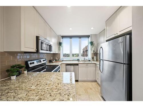 420-5327 Upper Middle Road, Burlington, ON - Indoor Photo Showing Kitchen With Stainless Steel Kitchen With Double Sink With Upgraded Kitchen