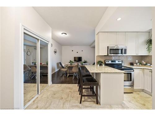 420-5327 Upper Middle Road, Burlington, ON - Indoor Photo Showing Kitchen With Stainless Steel Kitchen With Upgraded Kitchen