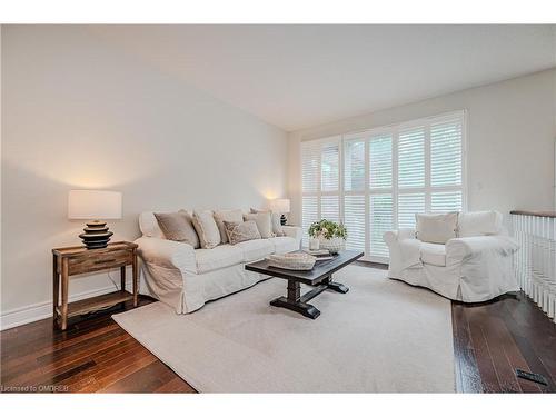 2946 Singleton Common, Burlington, ON - Indoor Photo Showing Living Room