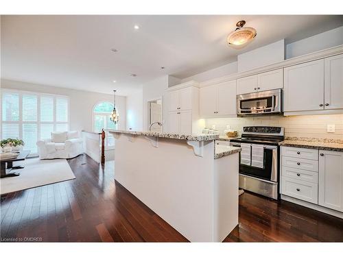 2946 Singleton Common, Burlington, ON - Indoor Photo Showing Kitchen With Upgraded Kitchen