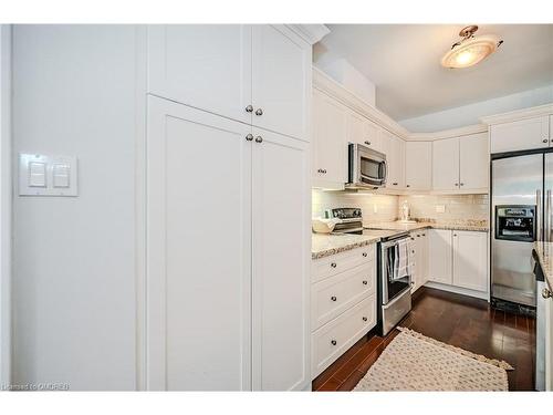 2946 Singleton Common, Burlington, ON - Indoor Photo Showing Kitchen With Stainless Steel Kitchen