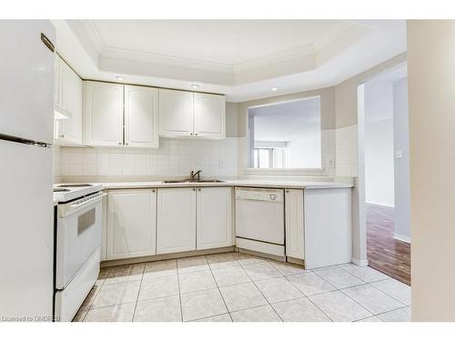 402-5070 Pinedale Avenue, Burlington, ON - Indoor Photo Showing Kitchen