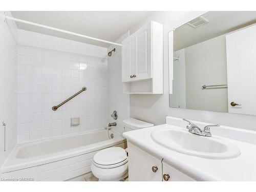 402-5070 Pinedale Avenue, Burlington, ON - Indoor Photo Showing Bathroom