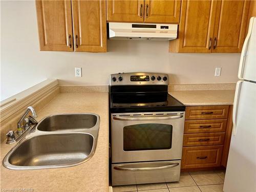 1807 Cobra Crescent, Burlington, ON - Indoor Photo Showing Kitchen With Double Sink