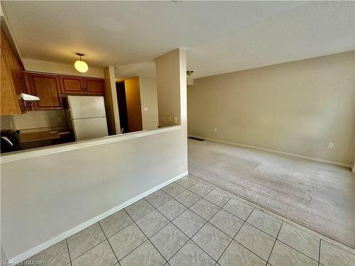 1807 Cobra Crescent, Burlington, ON - Indoor Photo Showing Kitchen