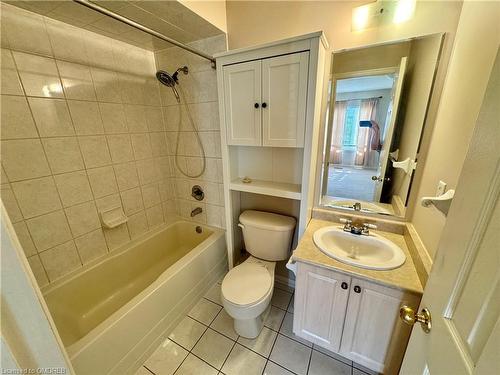 1807 Cobra Crescent, Burlington, ON - Indoor Photo Showing Bathroom