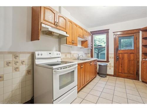 16 Senator Avenue, Hamilton, ON - Indoor Photo Showing Kitchen