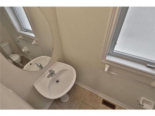 1523 Arrowhead Road, Oakville, ON - Indoor Photo Showing Bathroom