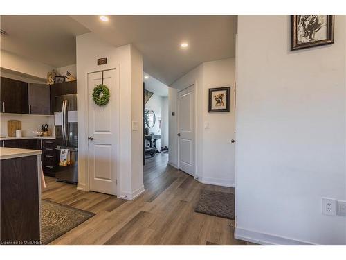 202-6591 Montrose Road, Niagara Falls, ON - Indoor Photo Showing Kitchen