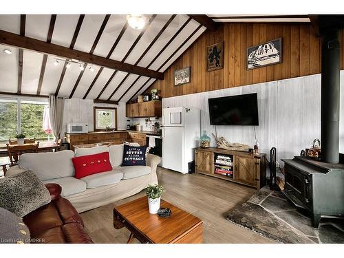 3-566237 Sideroad 7A Sideroad, Kimberley, ON - Indoor Photo Showing Living Room