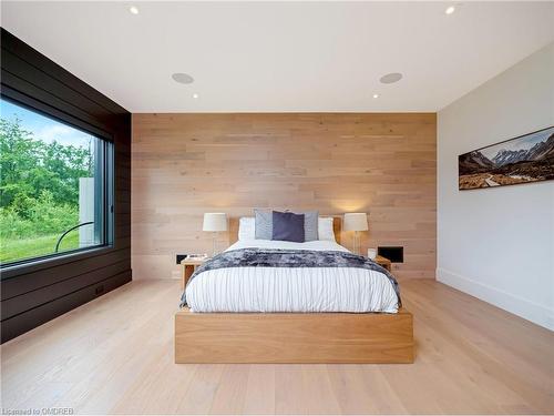 5046 Wellington 125 Road, Erin, ON - Indoor Photo Showing Bedroom