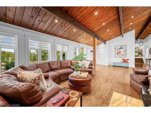 9256 First Line, Milton, ON - Indoor Photo Showing Living Room