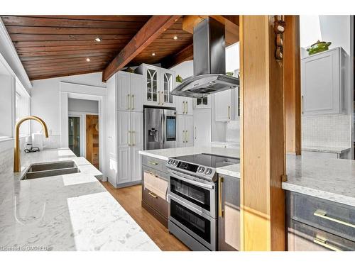 9256 First Line, Milton, ON - Indoor Photo Showing Kitchen With Double Sink With Upgraded Kitchen