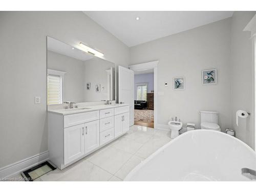 9256 First Line, Milton, ON - Indoor Photo Showing Bathroom