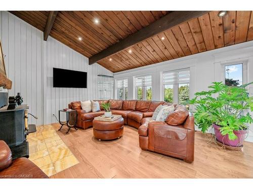 9256 First Line, Milton, ON - Indoor Photo Showing Living Room