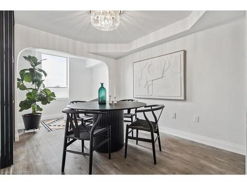 417-185 Robinson Street, Oakville, ON - Indoor Photo Showing Dining Room