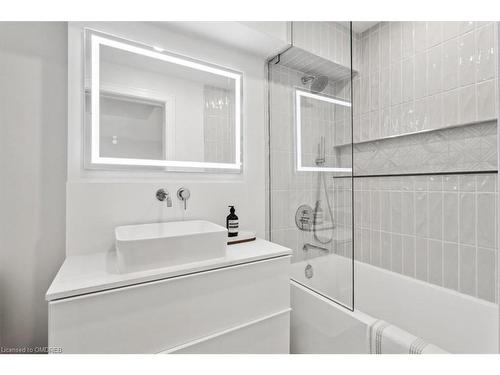 417-185 Robinson Street, Oakville, ON - Indoor Photo Showing Bathroom