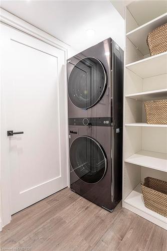 417-185 Robinson Street, Oakville, ON - Indoor Photo Showing Laundry Room