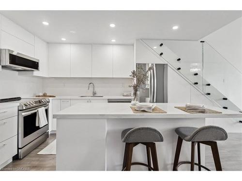 417-185 Robinson Street, Oakville, ON - Indoor Photo Showing Kitchen With Upgraded Kitchen