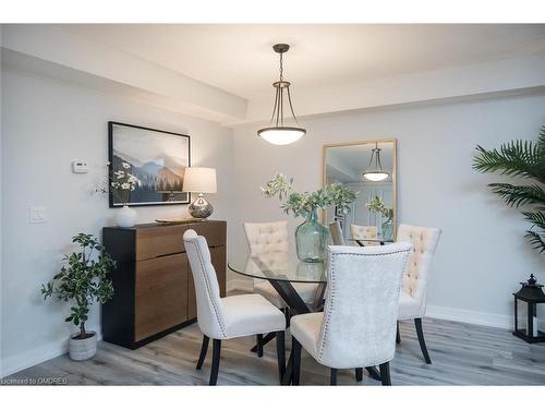 106-3058 Sixth Line, Oakville, ON - Indoor Photo Showing Dining Room