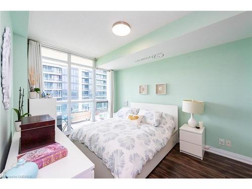 710-1055 Southdown Road, Mississauga, ON - Indoor Photo Showing Bedroom