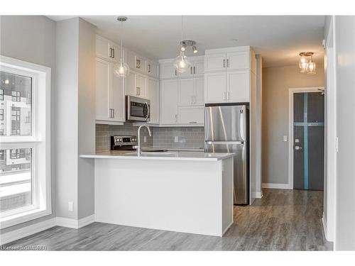 417-102 Grovewood Common, Oakville, ON - Indoor Photo Showing Kitchen