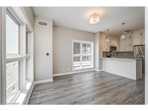 417-102 Grovewood Common, Oakville, ON - Indoor Photo Showing Kitchen