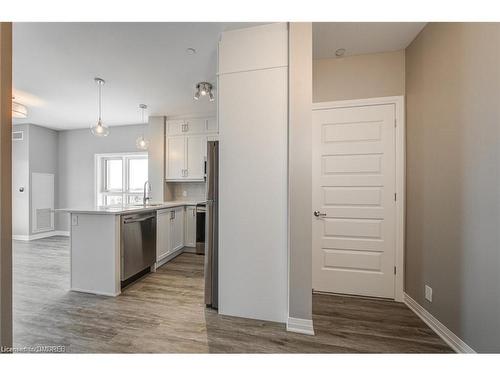 417-102 Grovewood Common, Oakville, ON - Indoor Photo Showing Kitchen