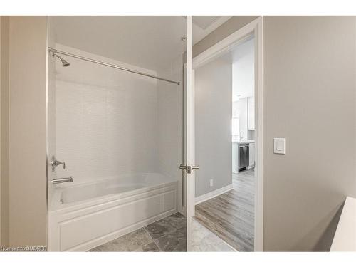 417-102 Grovewood Common, Oakville, ON - Indoor Photo Showing Bathroom