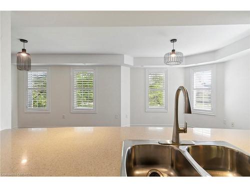 38-2614 Dashwood Drive, Oakville, ON - Indoor Photo Showing Kitchen With Double Sink