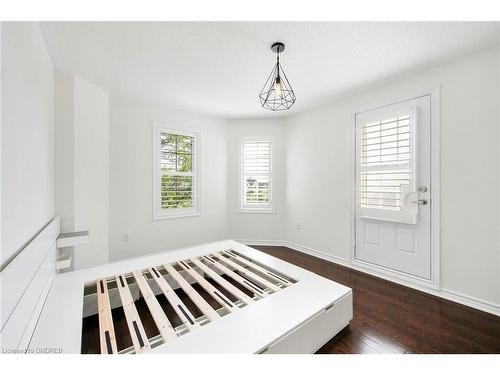 38-2614 Dashwood Drive, Oakville, ON - Indoor Photo Showing Bedroom