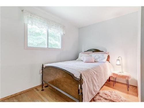 1324 Odessa Crescent, Oakville, ON - Indoor Photo Showing Bedroom